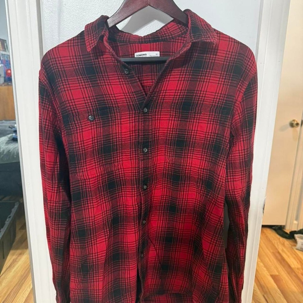Red‎ and black plaid button-up flannel size M